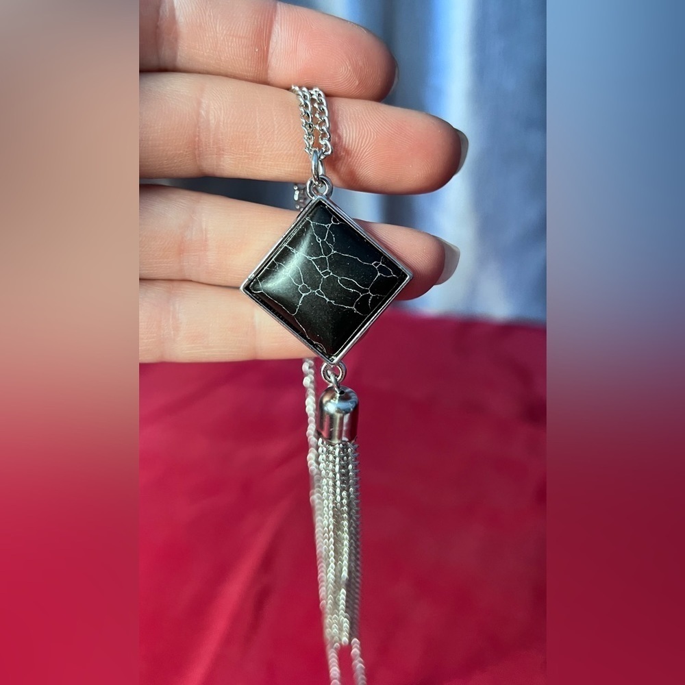 Toni - 20-22mm Black Composite Howlite Necklace - Picture 5 of 5